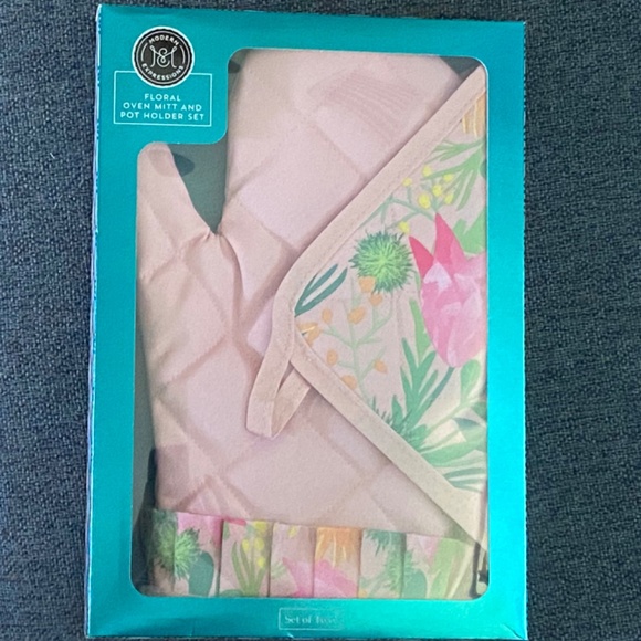 New in Box Modern Expressions Pretty Floral 2 piece Mitt & Pot Holder Set Gift - Picture 2 of 7